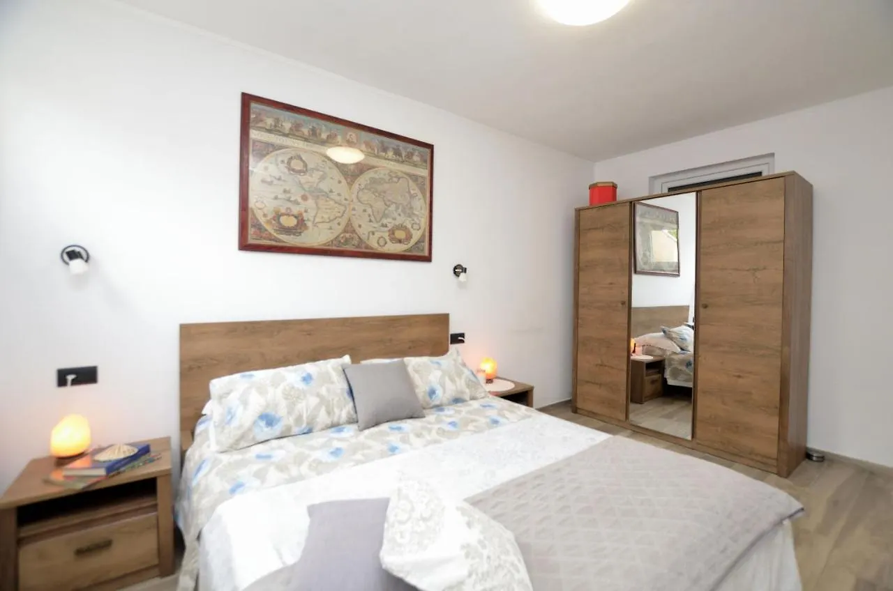 Apartment Dante Stinjan