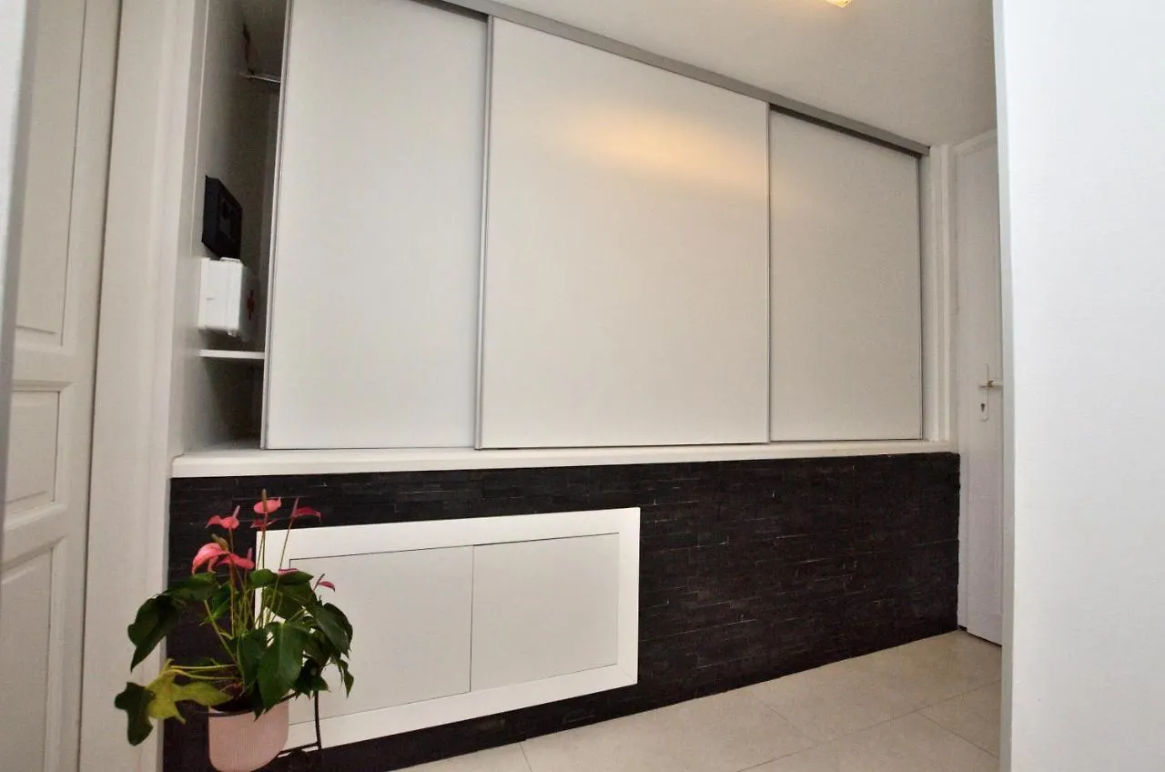 Apartment Dante Stinjan