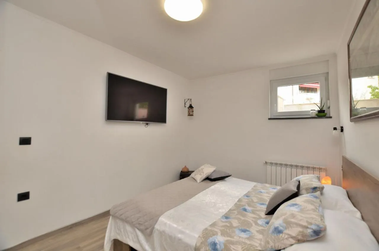 Apartment Dante Stinjan