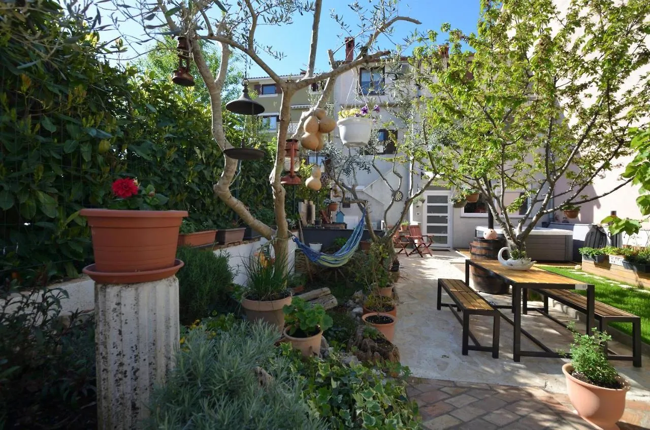 Apartment Dante Stinjan