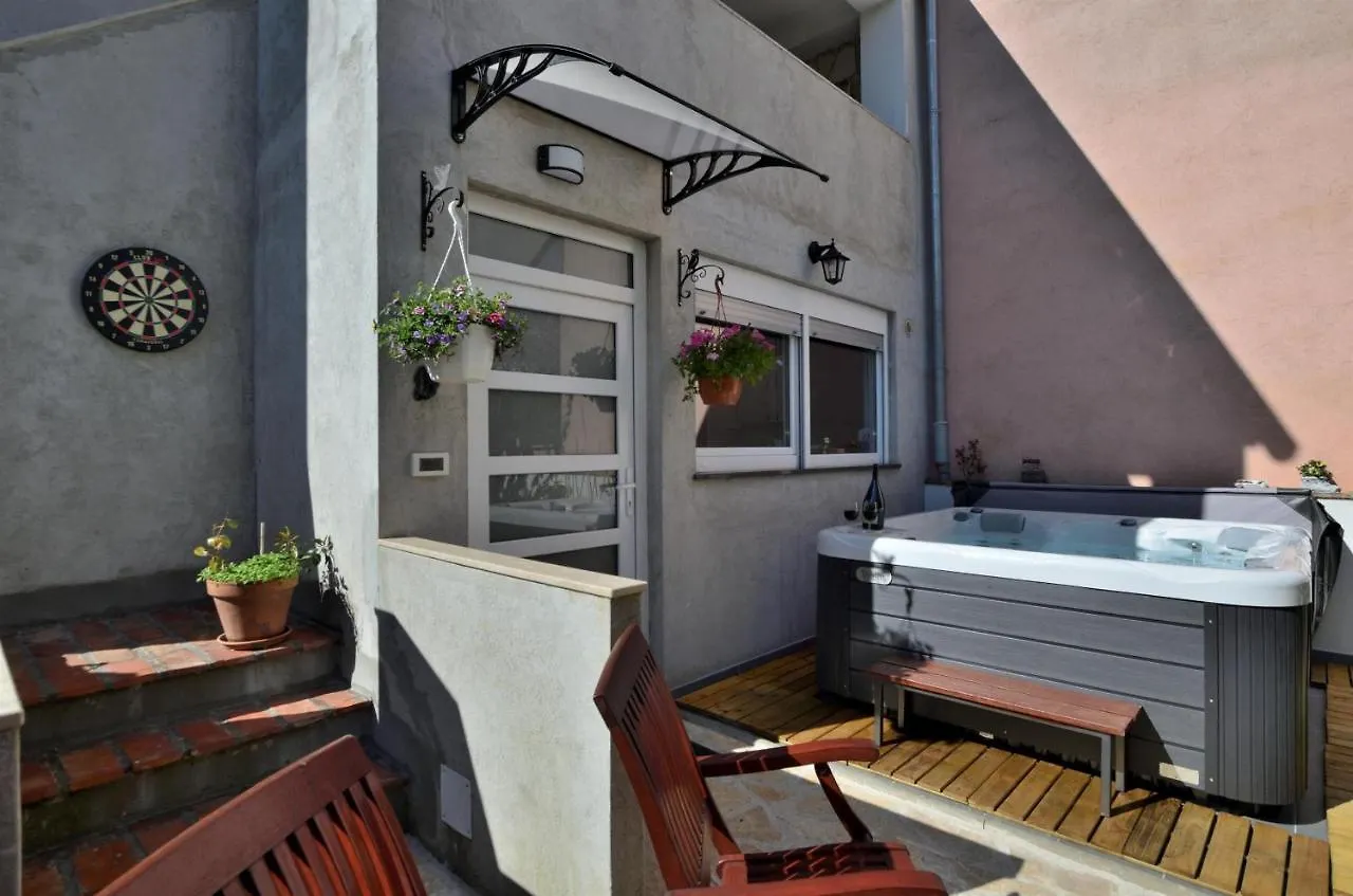 Apartment Dante Stinjan