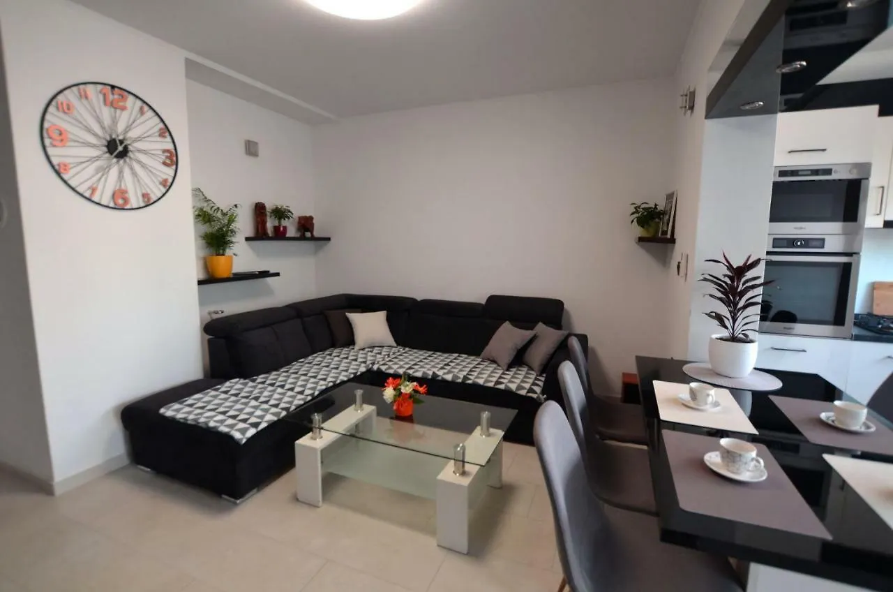 Apartment Dante Stinjan