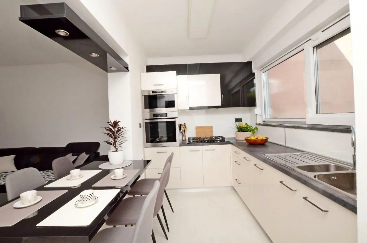Apartment Dante Stinjan